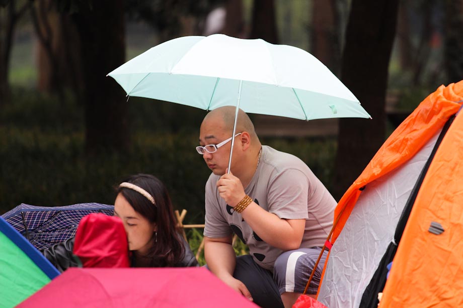 support the umbrella