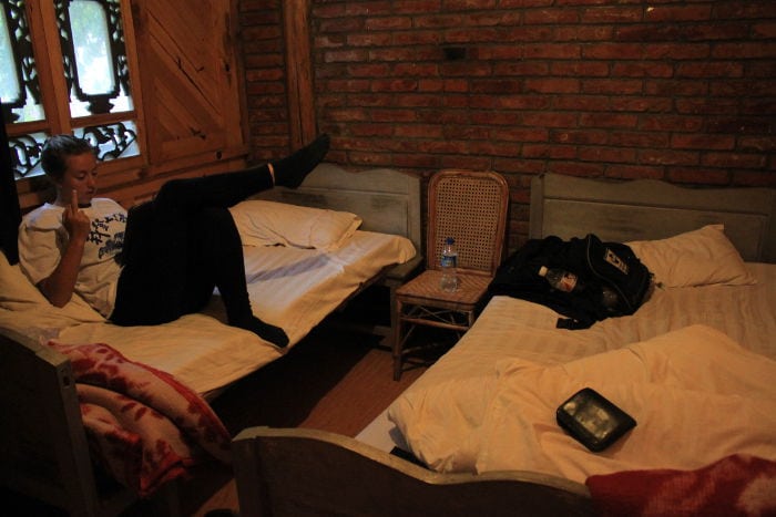 hostel room tiger leaping gorge