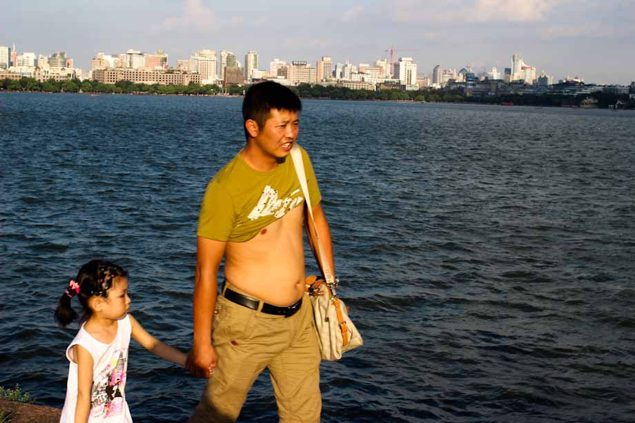 enseñar la panza enseñar la panza