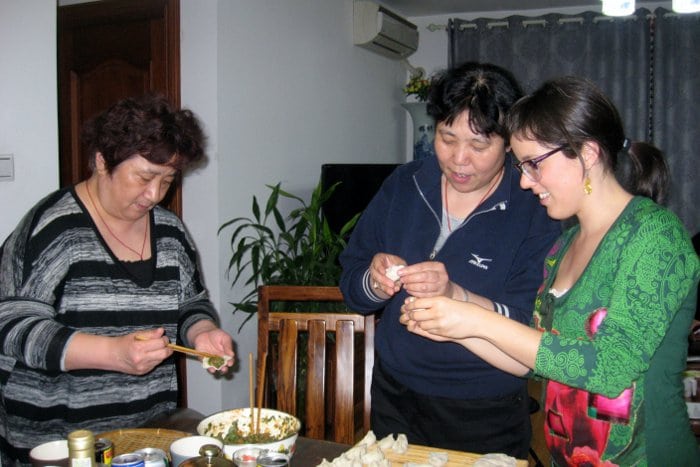 aprendiendo a hacer empanadillas chinas