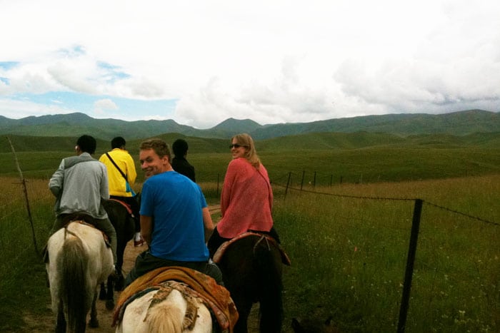 Ruta a caballo por los prados de Gansu