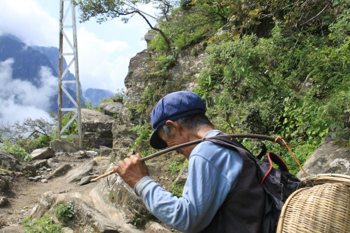 senderismo en la garganta del salto del tigre