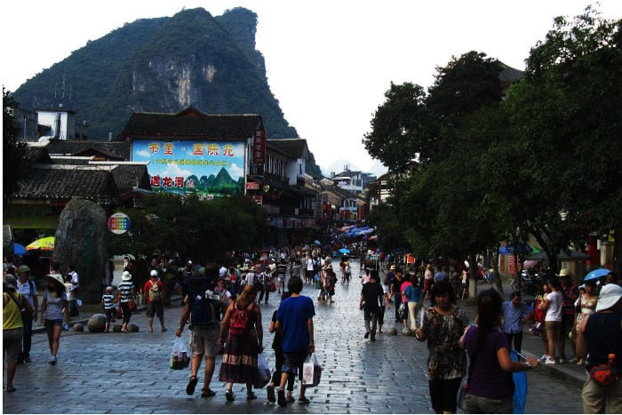  De compras por Yangshuo