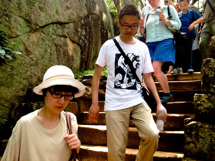 SIGIRYA cinese scendono