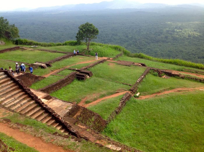 12-SIGIRYA-terrazze-verdi