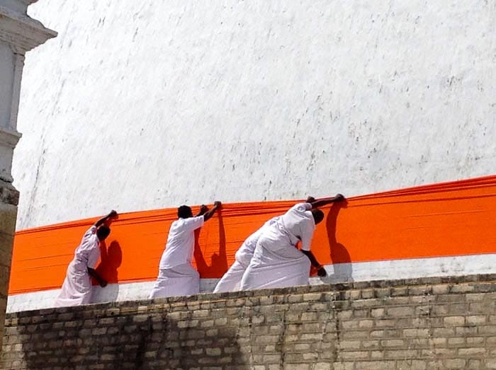 ANURADHAPURA monaci nastro