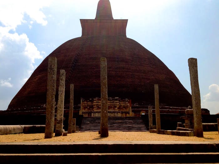 ANURADHAPURA tempio mattoni