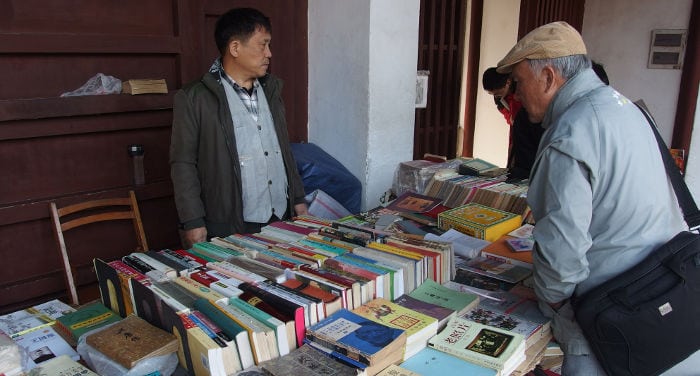 Il mercato dei libri presso il tempio di Confucio a Shanghai